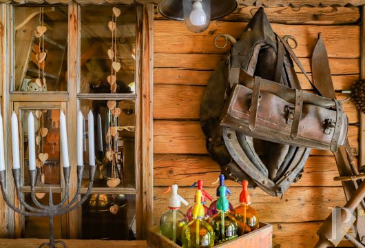 En Haute-Savoie, non loin de Morzine, une grange chalet traditionnelle en plein alpage - photo  n°11